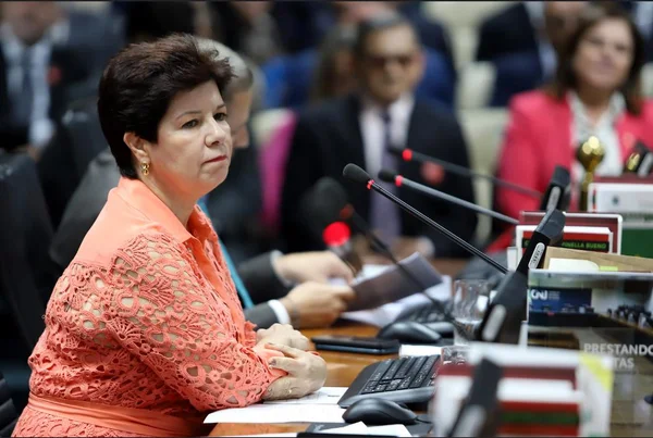 Na cota de Dodge, Ivana Farina toma posse como conselheira do CNJ