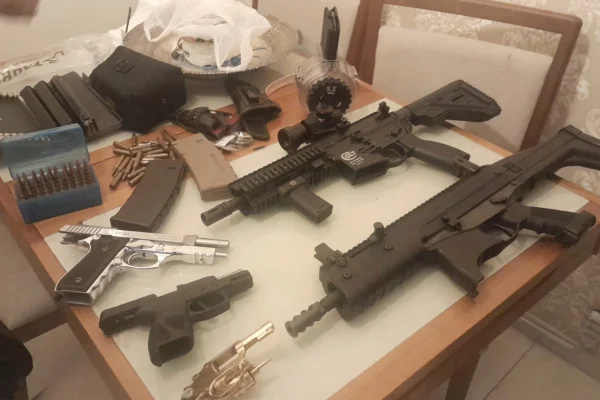 Polícia encontra arsenal de armas em São José dos Campos