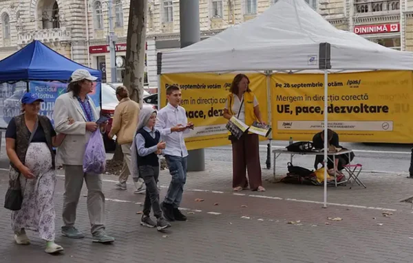 Imagem colorida de eleitores da Moldávia - Metrópoles