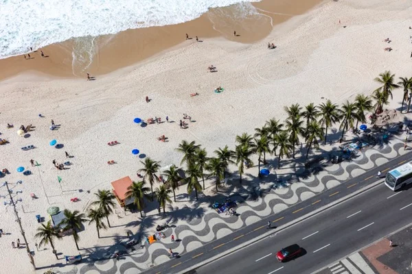 Bombeiros fazem buscas por adolescente que desapareceu em Copacabana