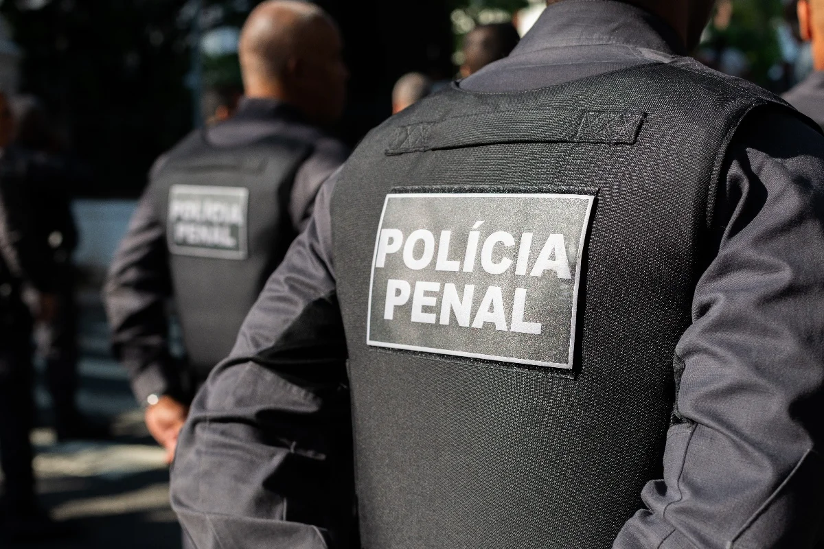 Pai acusa policial penal do Rio de aliciar menina de 12 anos e enviar fotos