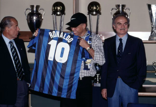 Inter de Milão lamenta morte do ídolo Sandro Mazzola, aos 83 anos - destaque galeria Inter de Milão lamenta morte do ídolo Sandro Mazzola, aos 83 anos - destaque galeria