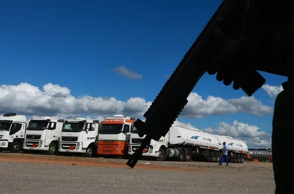 RJ: quadrilha que sequestrava caminhões para transportar droga é presa