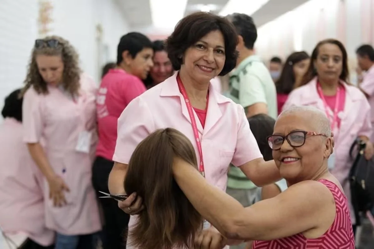 Pacientes com Câncer Recebem Perucas Gratuitas no Hospital de Base