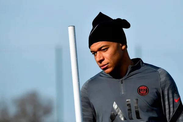 Kylian Mbappé durante treino do Paris Saint-Germain