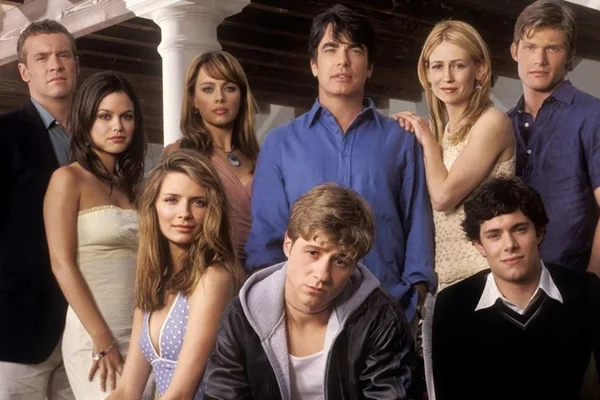 Atores de ‘The O.C.’ se reencontram em gravação da série ‘Nashville’