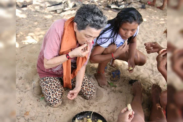 Uma repórter de quase 70 anos percorre, sozinha, a Amazônia