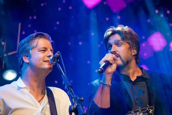 Victor & Leo revelam novidades do próximo CD “Na Luz do Som”