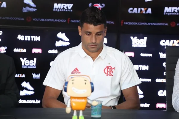 Ederson, do Flamengo, revela que tem tumor no testículo: “Vencerei”