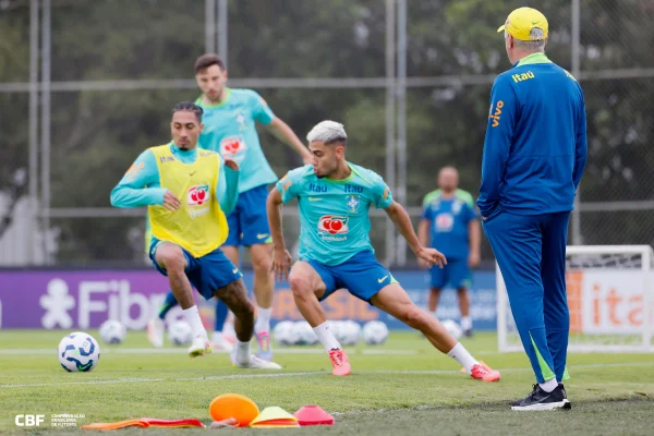 Imagem colorida do treino da Seleção Brasileira