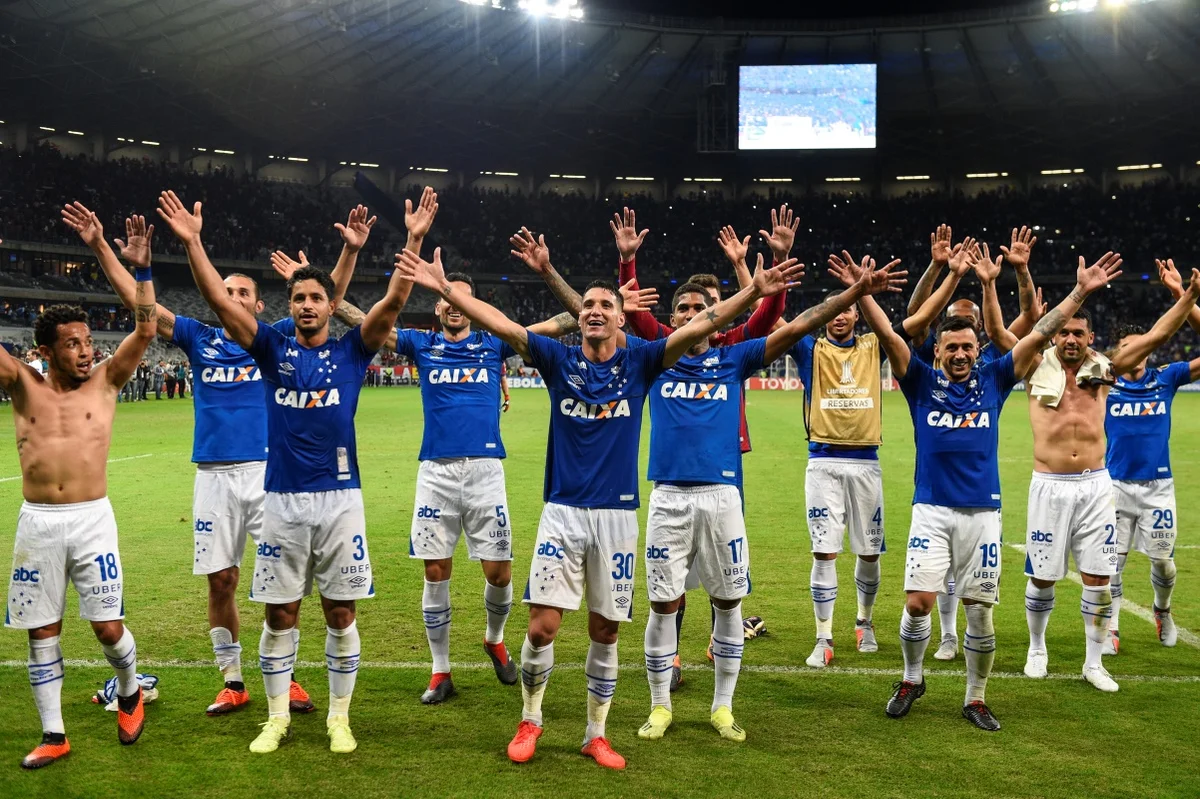 Jogadores do Cruzeiro comemorando a classificação na Libertadores em 2018 Jogadores do Cruzeiro comemorando a classificação na Libertadores em 2018