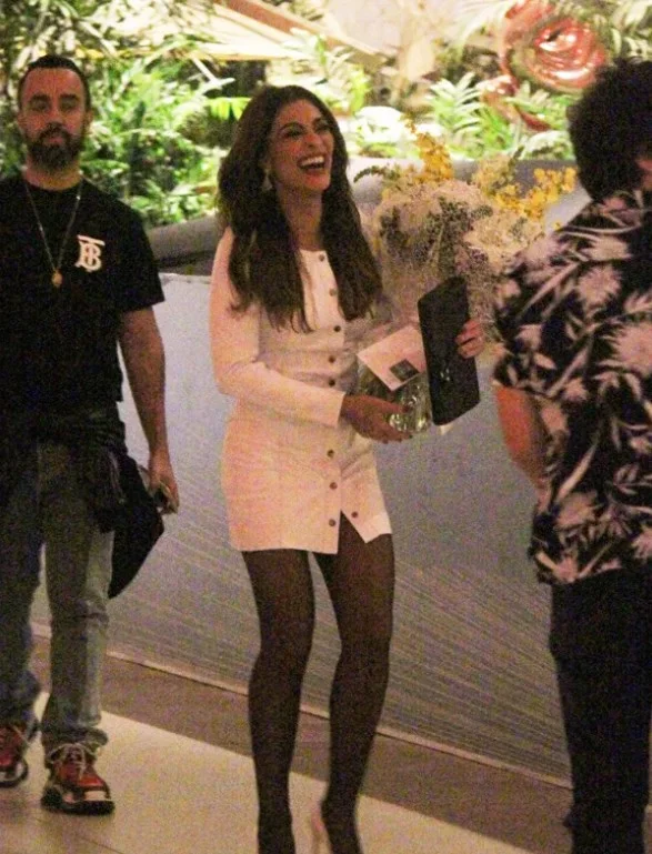A global surpreendida com flores A global surpreendida com flores