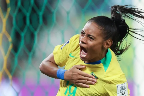 Imagem colorida da partida entre Brasil x Zâmbia