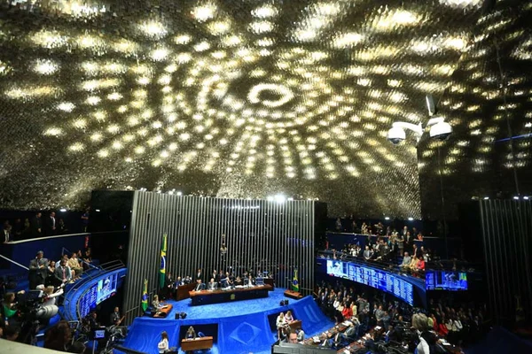 Legalização do aborto já é a 3ª enquete mais popular no site do Senado