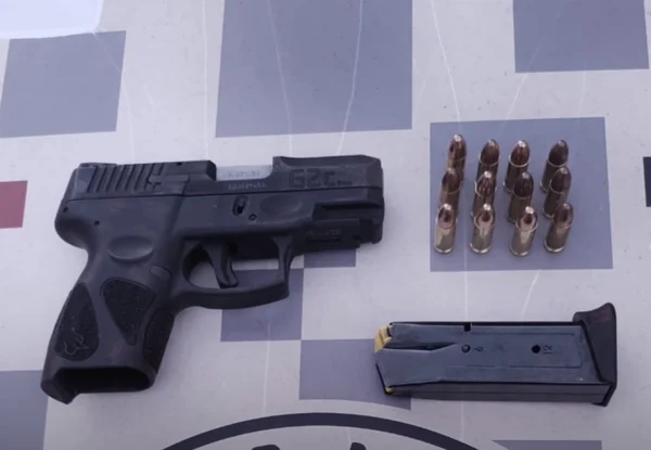 Pistola com carregador e munição - Metrópoles