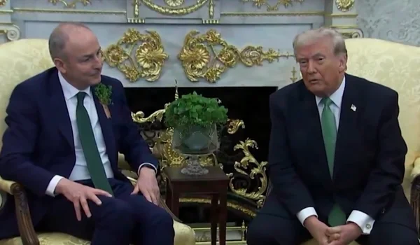 Trump e o premiê da Irlanda, Micheál Martin, na Casa Branca - Metrópoles