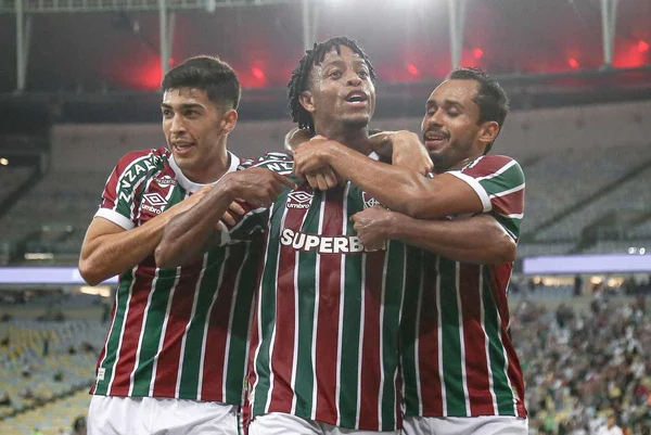 Imagem colorida dos jogadores do Fluminense - Metrópoles