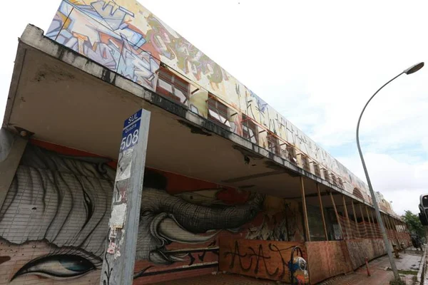 Espaços culturais do DF fechados há anos deixam comunidade órfã