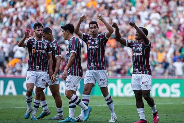 Fluminense reage e derrota Bragantino; Grêmio bate São Paulo