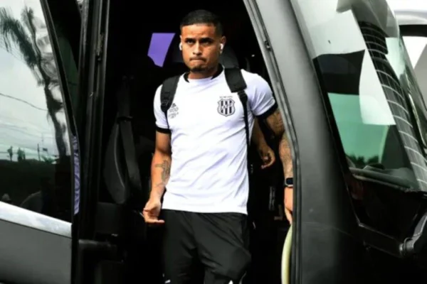 Imagem mostra jogador Everton, da Ponte Preta - Metrópoles