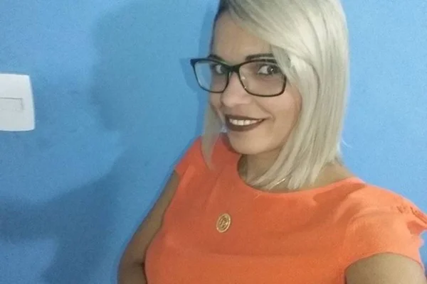 Mulher baleada no pescoço durante assalto está em estado muito grave