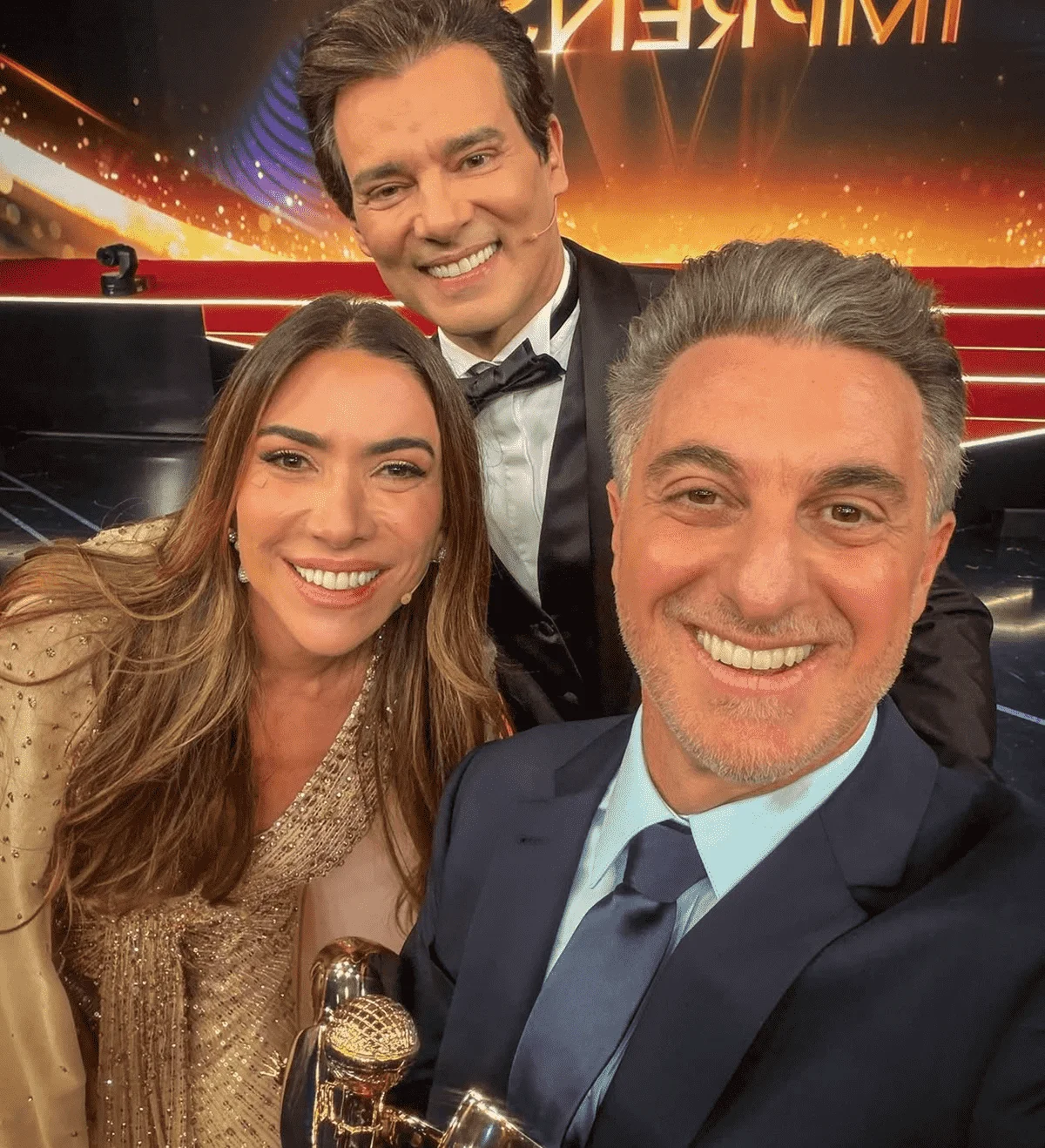 Patrícia Abravanel posa nos bastidores do Troféu Imprensa Patrícia Abravanel posa nos bastidores do Troféu Imprensa