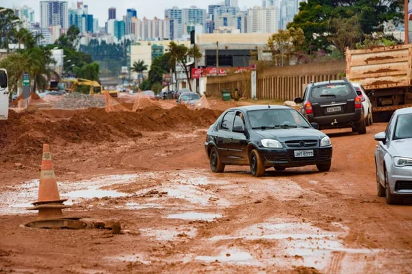 Vídeos: em obras, Vicente Pires sofre com chuvas e lama