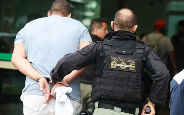 Por demora no julgamento, homem que vendia drogas na Esplanada é solto