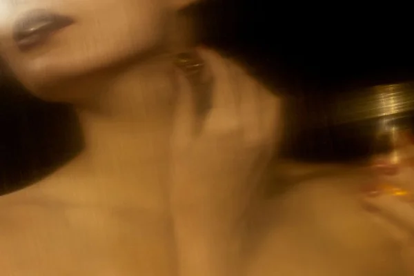 TikTok: usar suco vaginal como perfume não tem comprovação científica