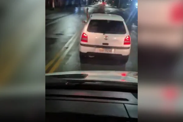 Motorista de Gol bloqueia ambulância do Samu em Pouso Alegre (MG)