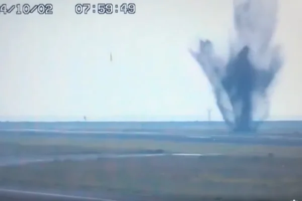 Imagem colorida mostra explosão em aeroporto do japão - Metrópoles