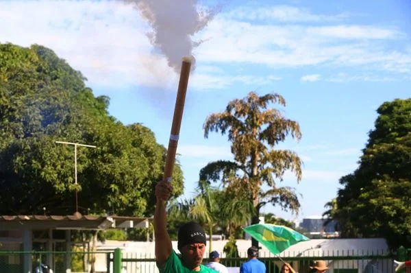 Renan Bolsonaro com o pai, Jair Bolsonaro