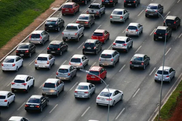 Detran divulga datas de vencimento do licenciamento de veículos no DF