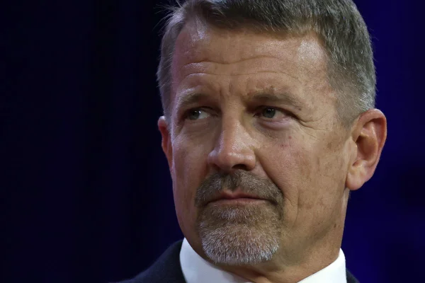 Imagem colorida mostra mercenário Erik Prince - Metrópoles