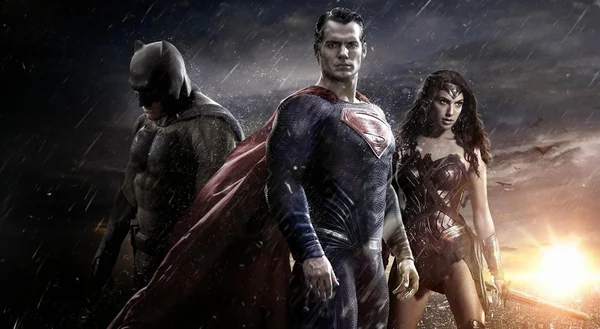 Crítica: “Batman vs Superman” traz confronto entre o homem e Deus