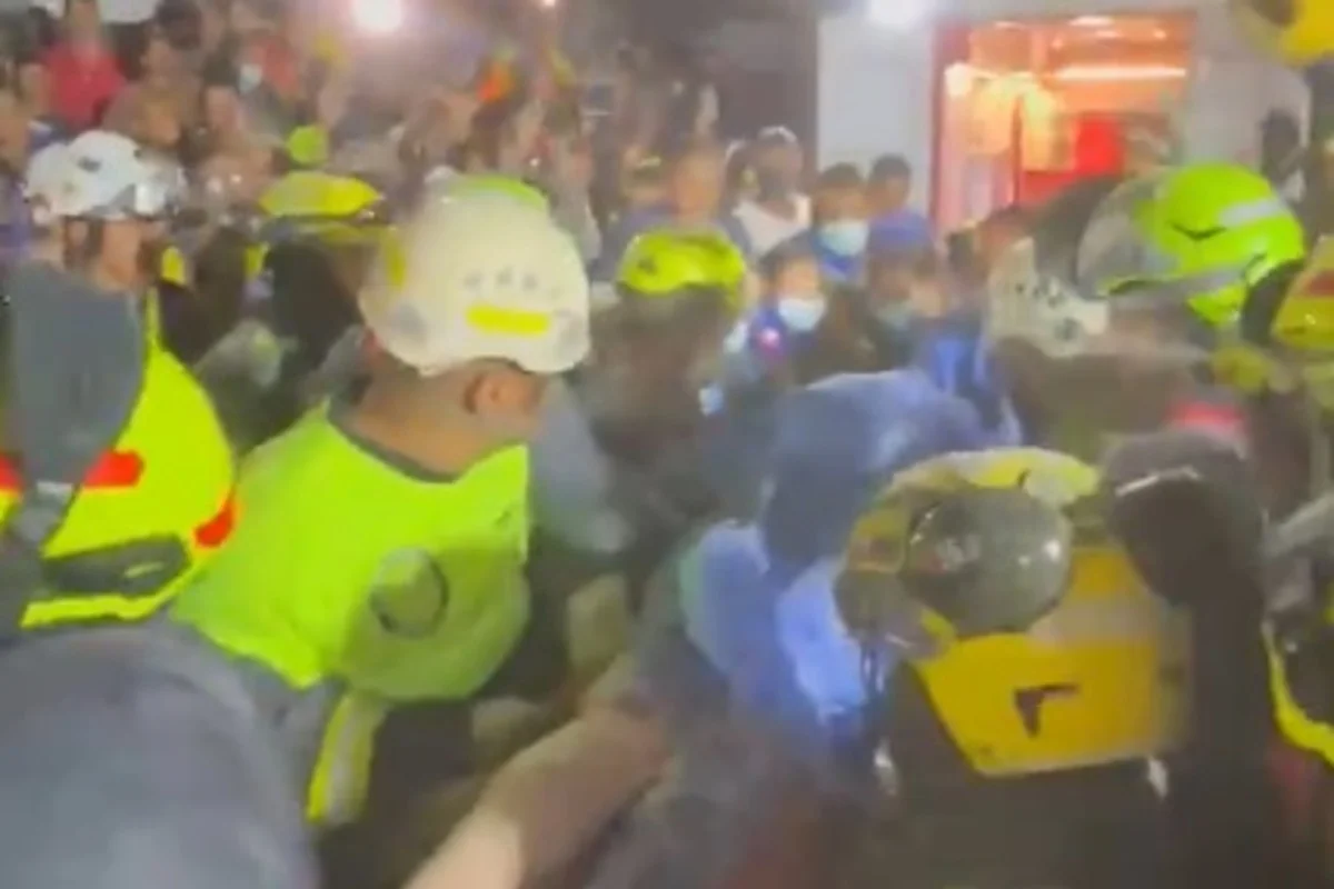 Terremoto: mulher é resgatada após 36 horas sob escombros na Colômbia