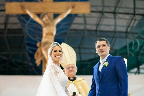Viva os noivos! Anna Flávia Roriz e Átila Lins Filho casam na Catedral