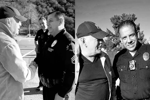 foto preto e branco de Bruce Willis com policiais - metrópoles