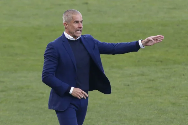 “Novo Corinthians” de Sylvinho tem aposta na base e reciclagem de Jô