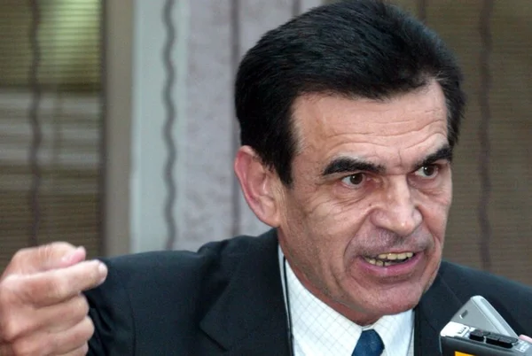 Onaireves Moura