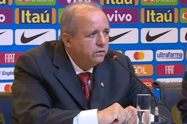 Após convocação para Mundial feminino, técnico minimiza série negativa