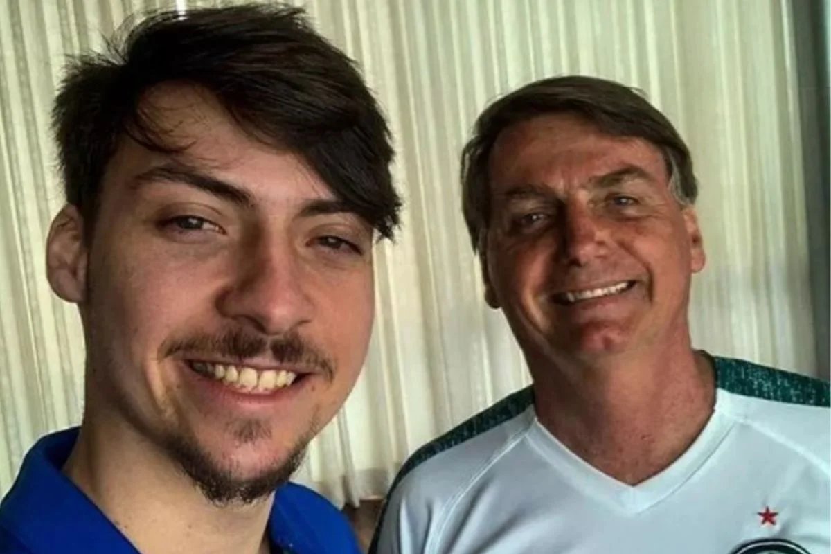 Filho 04, Jair Renan registra "Jair Bolsonaro" como nome na urna