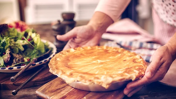 Torta de frango super recheada e irresistível para qualquer hora