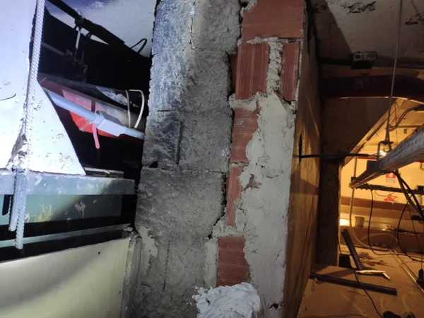 Criminosos entraram pelo teto de gesso no ParkShopping fo