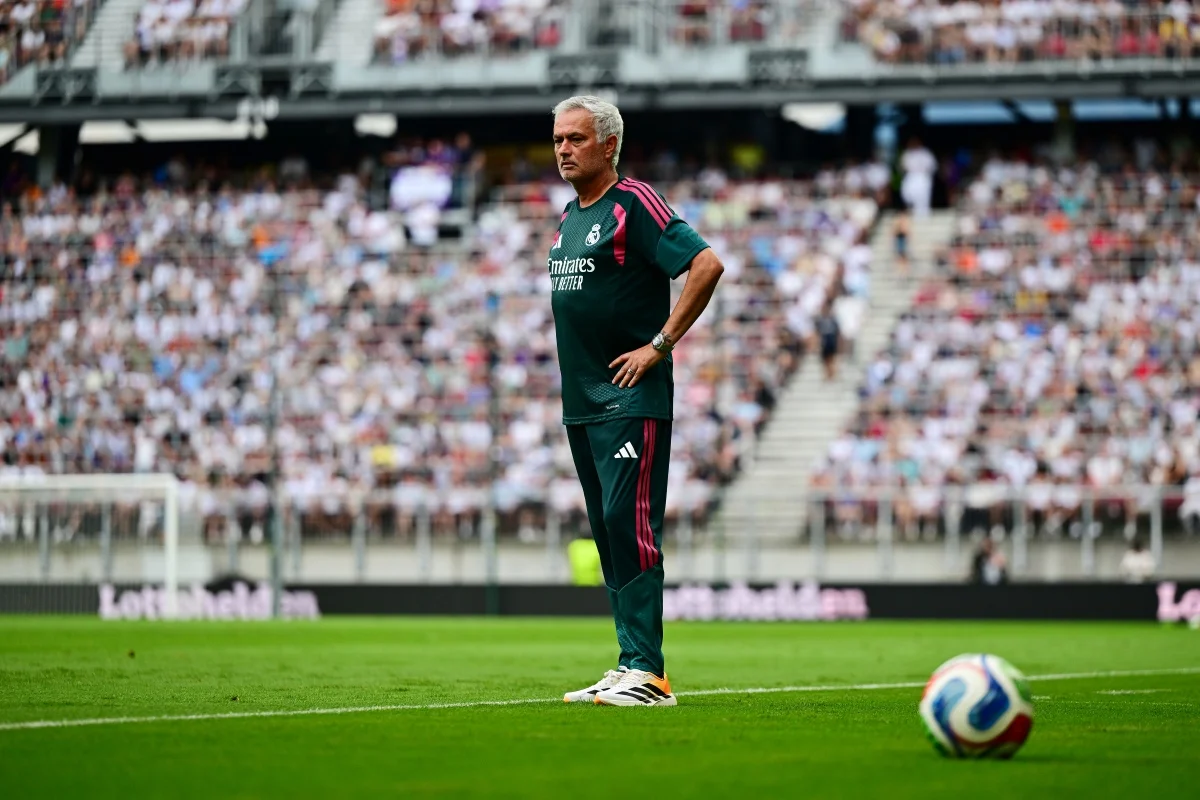 José Mourinho é o treinador do Real Madrid José Mourinho é o treinador do Real Madrid