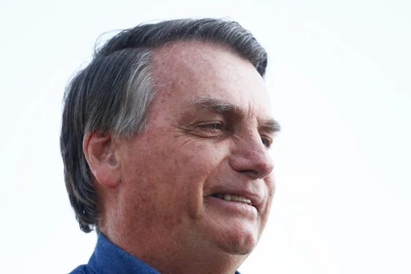 Bolsonaro cumprimenta apoiadores ao sair do COPESP, antes de seguir para a igreja Assembléia de Deus, onde se encontrará com lideranças evangélica em goiania 8
