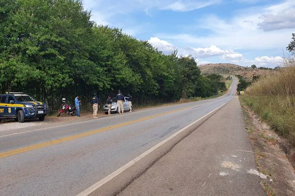 PRF-DF multa 333 motoristas por ultrapassagem indevida em dois dias