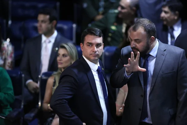Senado: mesmo com caso Queiroz, Flávio Bolsonaro terá cargo de direção