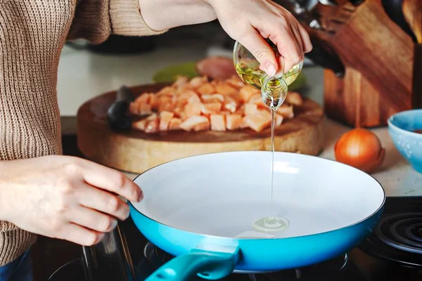 Nutricionista lista três óleos de cozinha mais saudáveis para consumo