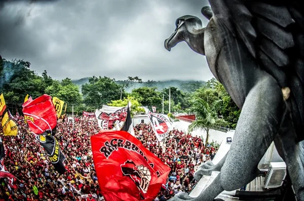 Libertadores: 38 anos depois, Flamengo busca título contra River